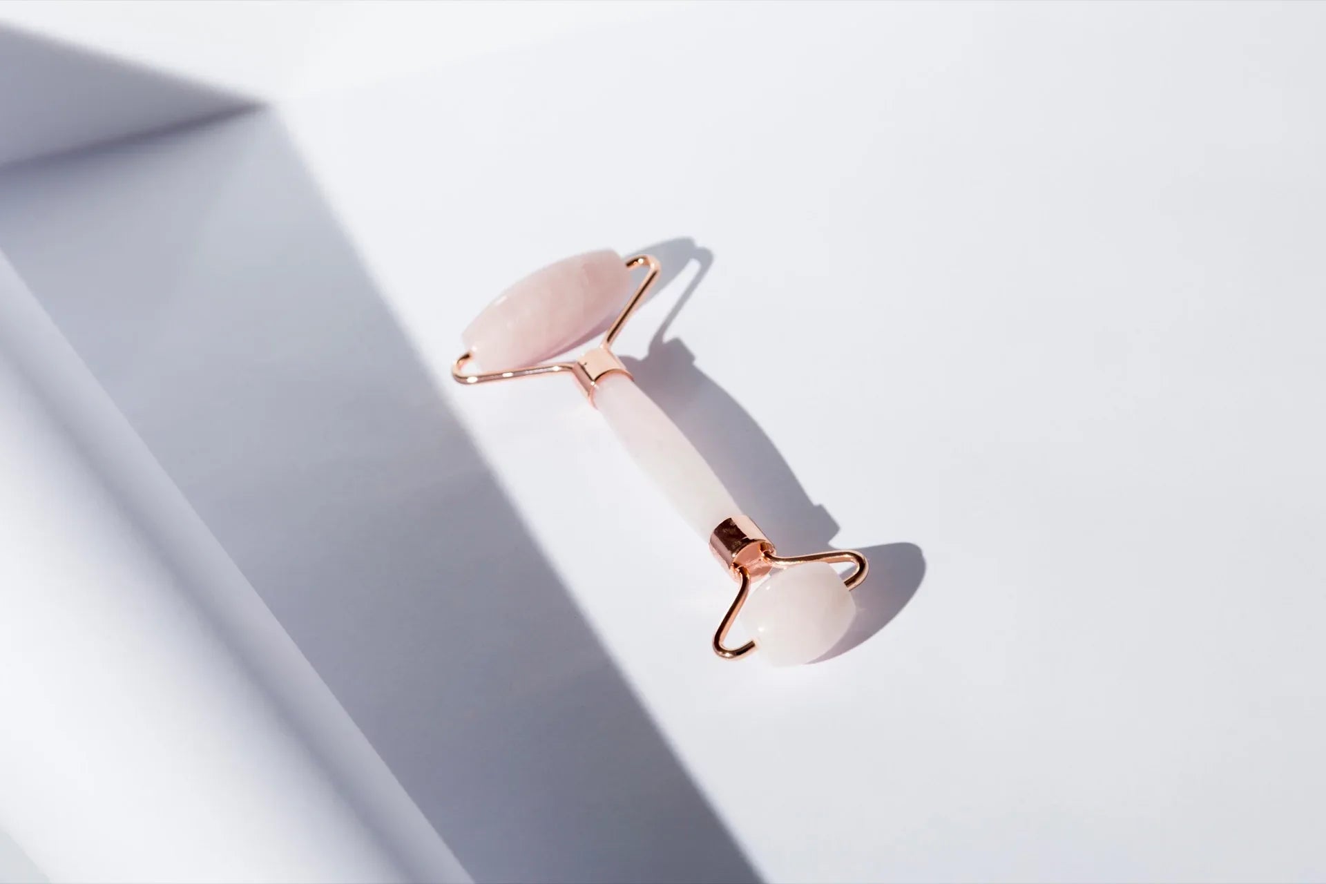 ROSE QUARTZ FACE ROLLER PREMIUM QUALITY - DOS Cosmetics