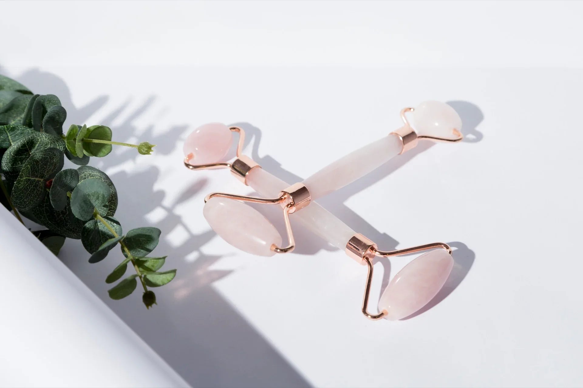 ROSE QUARTZ FACE ROLLER PREMIUM QUALITY - DOS Cosmetics